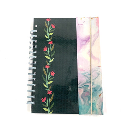 Libreta con diseño floral.