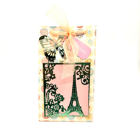 Caja de regalo con decoracion de la torre Eiffel